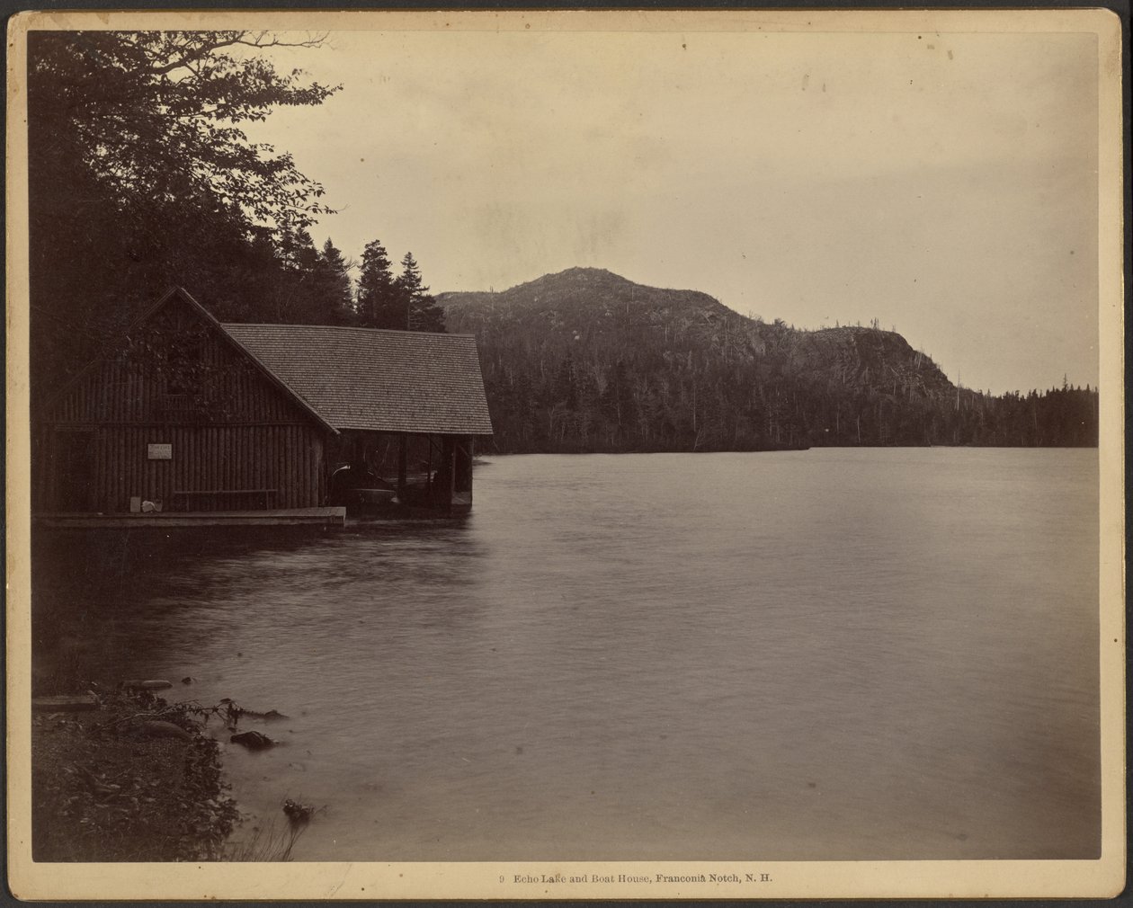 Echo Lake and Boat House, Franconia Notch, New Hampshire autorstwa Charles P. Hibbard