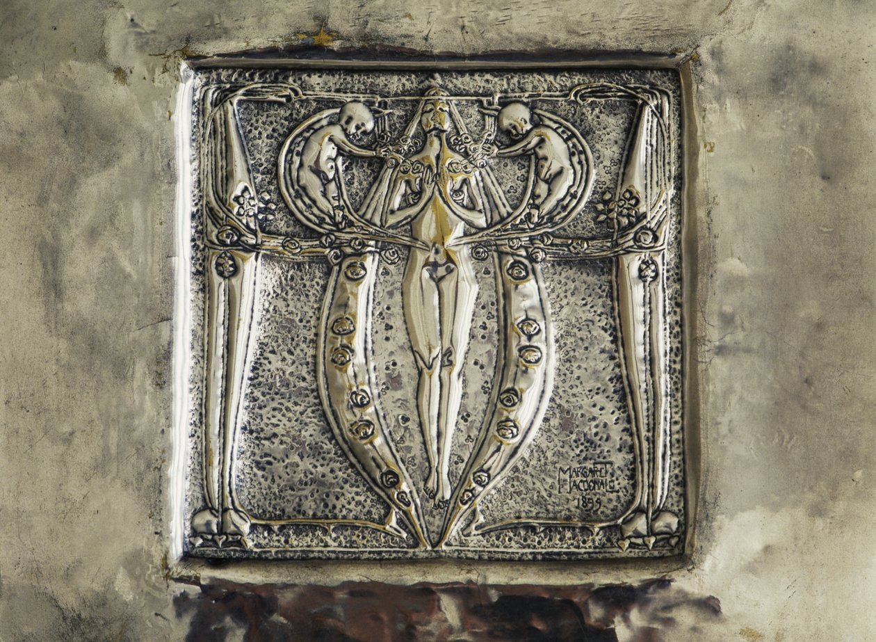 Płaskorzeźba, detal dekoracji kominka, sypialnia autorstwa Charlesa Rennie Mackintosha, Wielka Brytania, XX w. autorstwa Charles Rennie Mackintosh