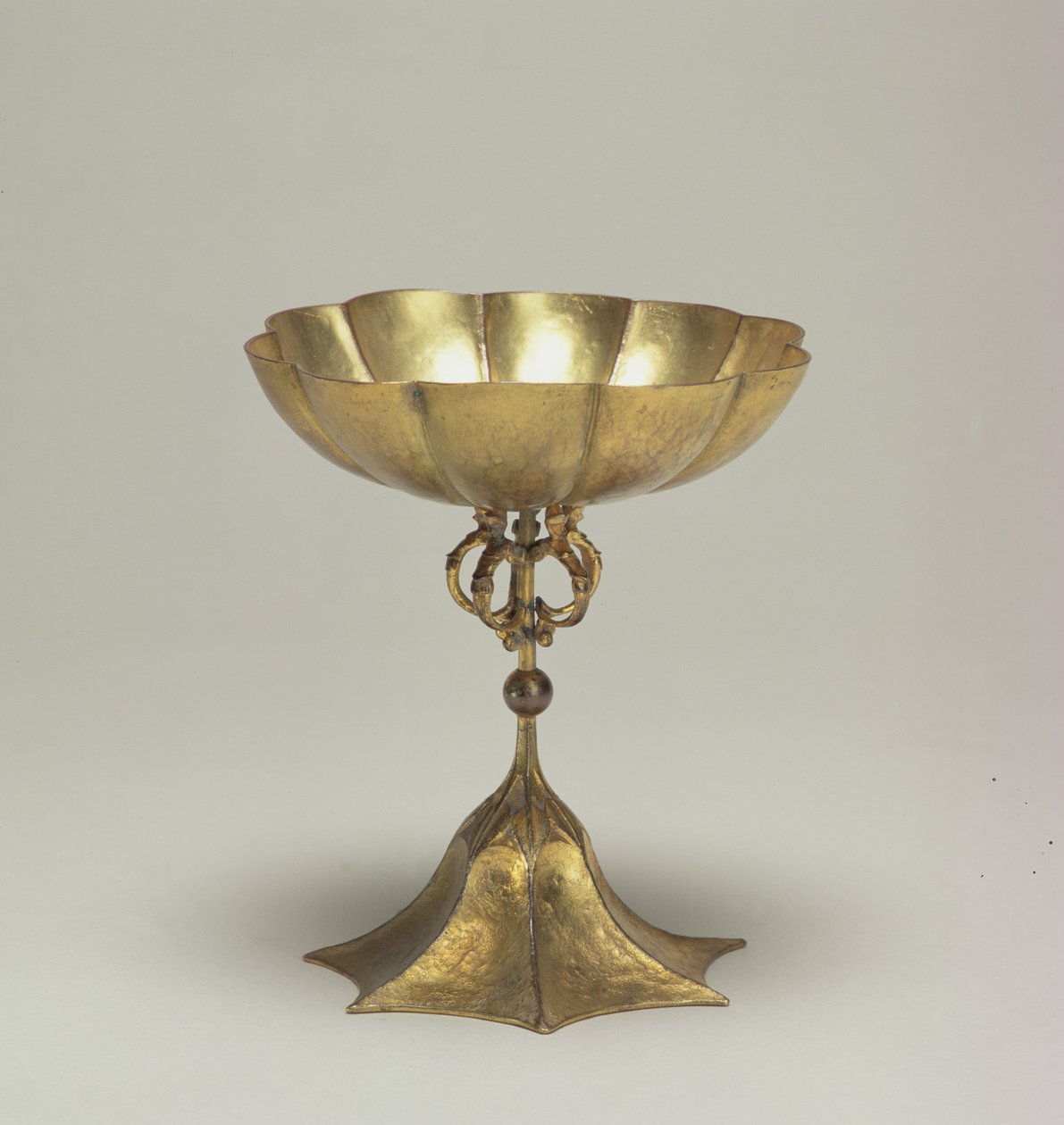 Puchar sportowy, c.1895 (metaloplastyka) autorstwa Charles Robert Ashbee