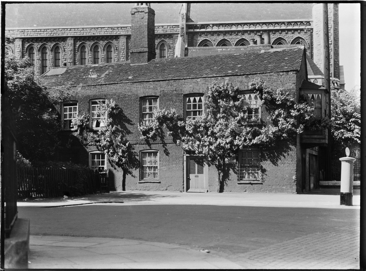 24-26 Queen Street, Hammersmith, Hammersmith and Fulham, Greater London Authority, lata 30. XX wieku. autorstwa Charles William Prickett