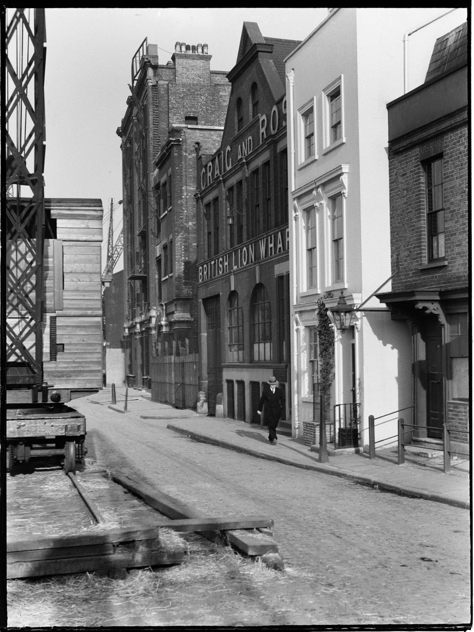 Bankside, Southwark, Greater London Authority, 1925-1935. autorstwa Charles William Prickett