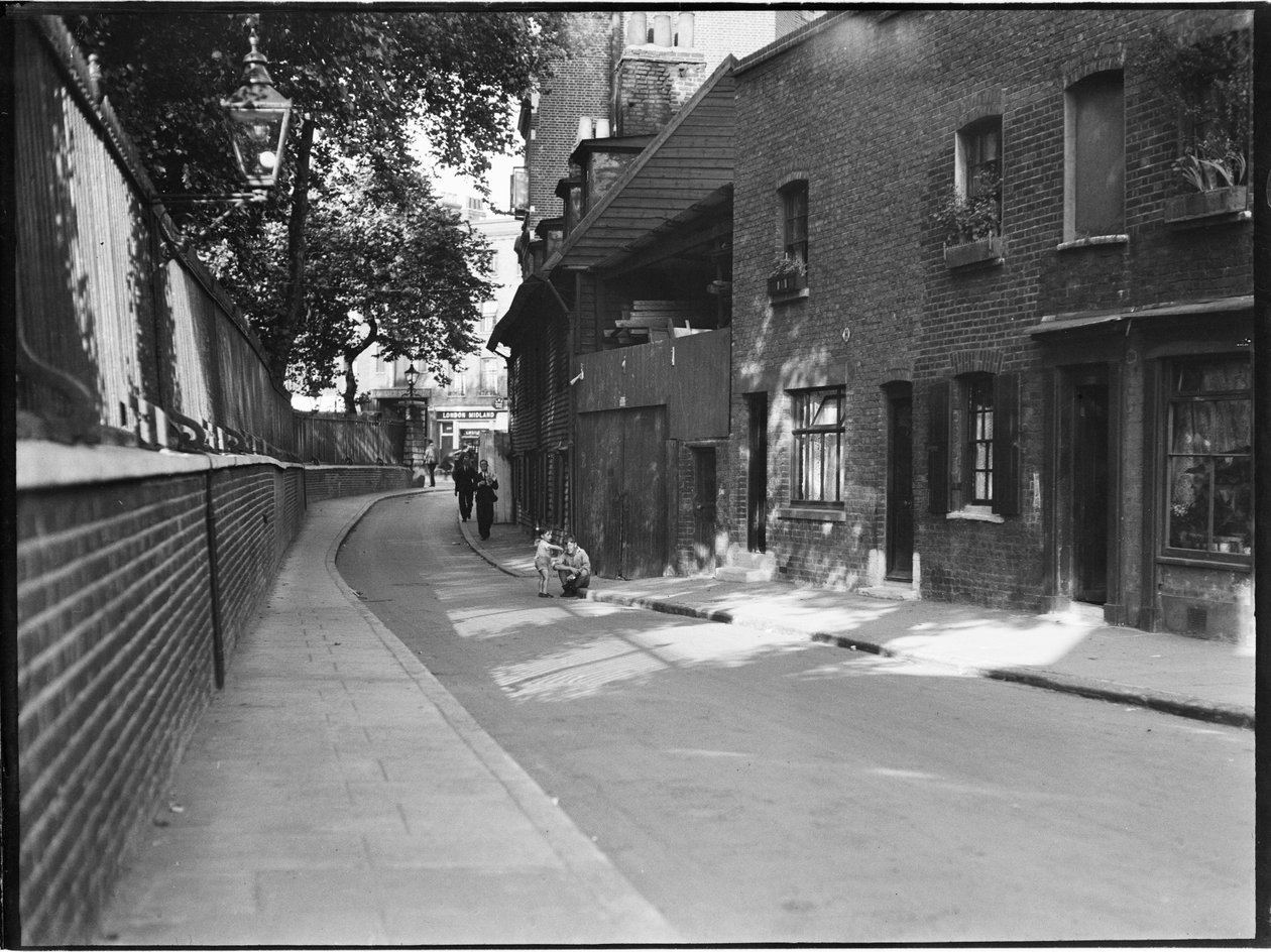 Collingwood Street, Blackfriars, Southwark, Greater London Authority, lata 30. XX wieku. autorstwa Charles William Prickett