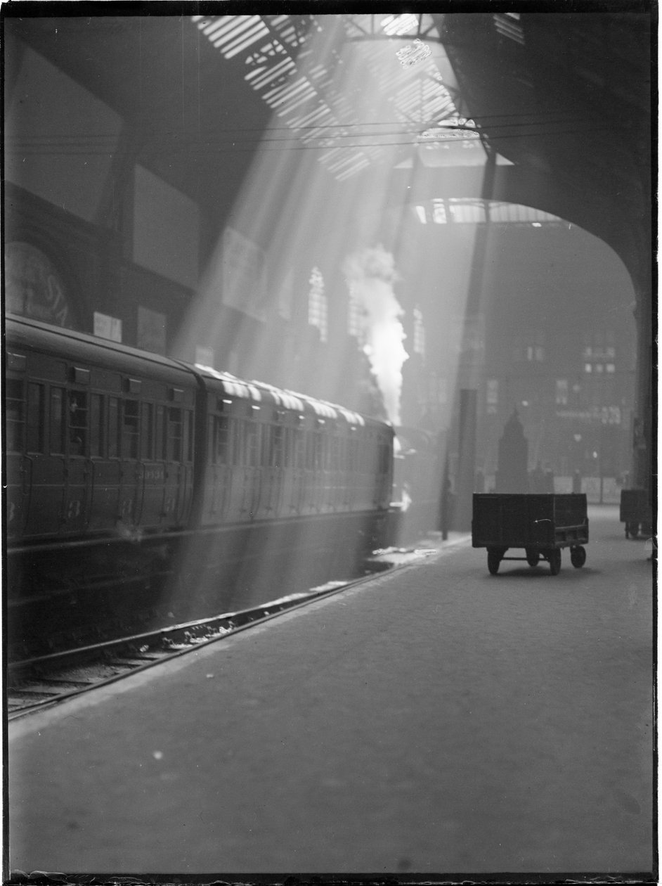 Stacja Liverpool Street, Liverpool Street, City of London, Greater London Authority, c1932. autorstwa Charles William Prickett