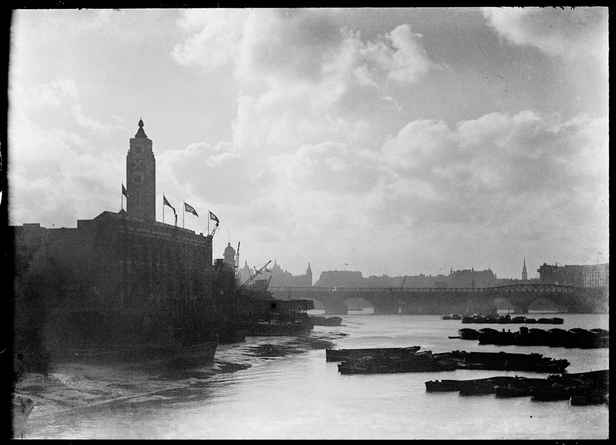 Oxo Tower Wharf, Bargehouse Street, Southwark, Greater London Authority, lata 30. XX wieku. autorstwa Charles William Prickett