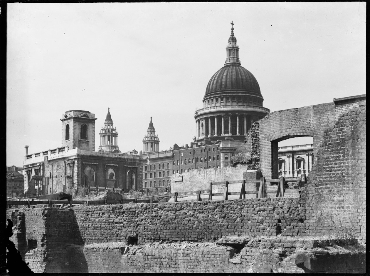 Katedra św. Pawła, Cmentarz św. Pawła, City of London, City of London, GLA, 1941-1945. autorstwa Charles William Prickett