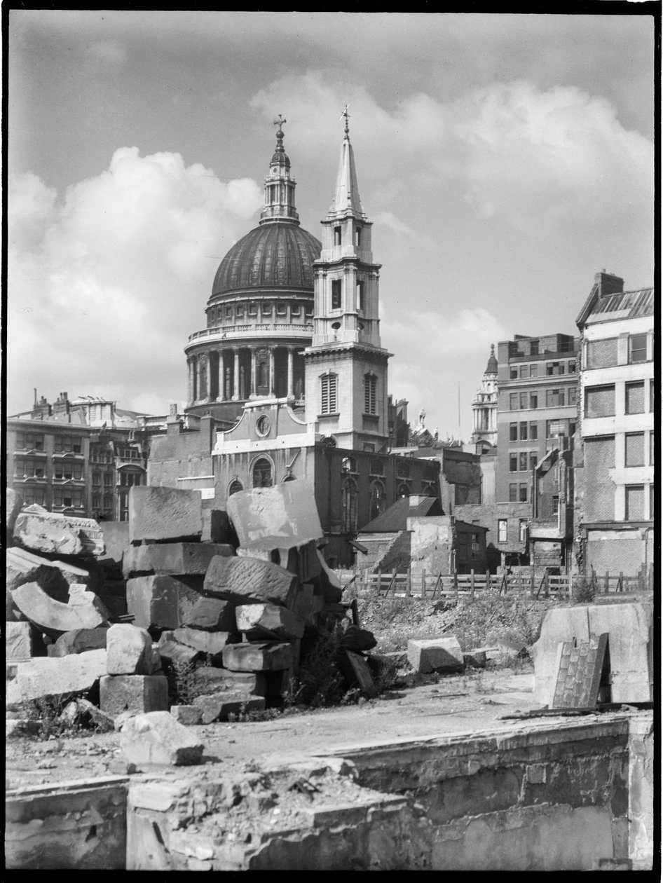 Katedra św. Pawła, Cmentarz św. Pawła, City of London, City of London, GLA, 1941-1945. autorstwa Charles William Prickett
