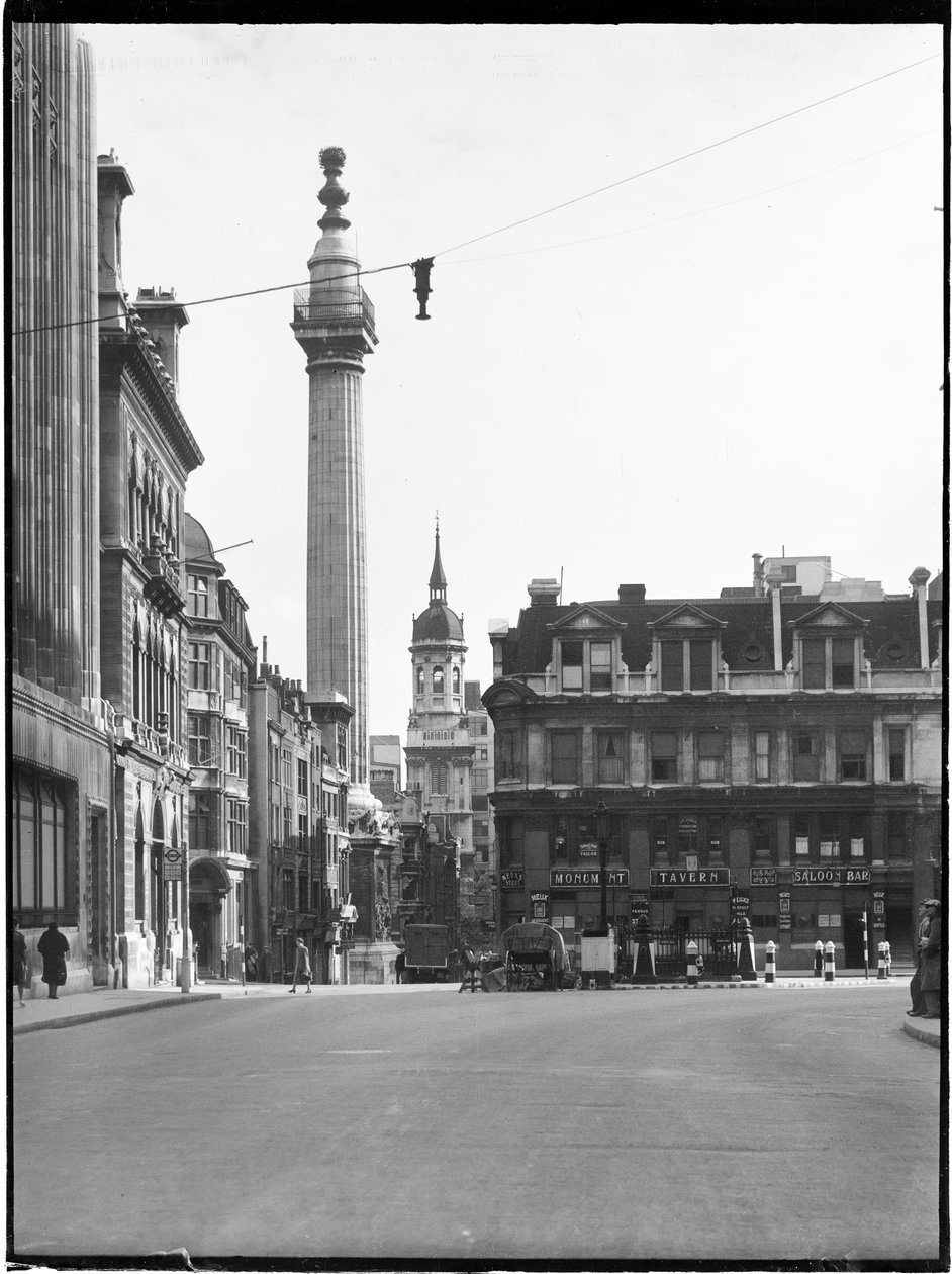 Monument, Monument Street, City and County of the City of London, GLA, lata 30. XX wieku. autorstwa Charles William Prickett