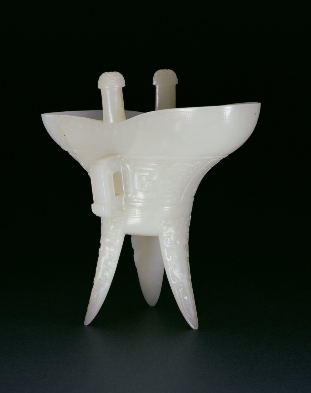 Imperial Libation Vessel, okres Qianlong (1736-95) (nefryt) (patrz także 241122) autorstwa Chinese School