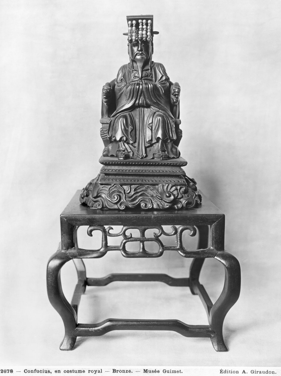 Statuetka Konfucjusza (551-479 pne) jako mandaryna, dynastia Qing (1644-1912) (brąz) (patrz także 186277) autorstwa Chinese School