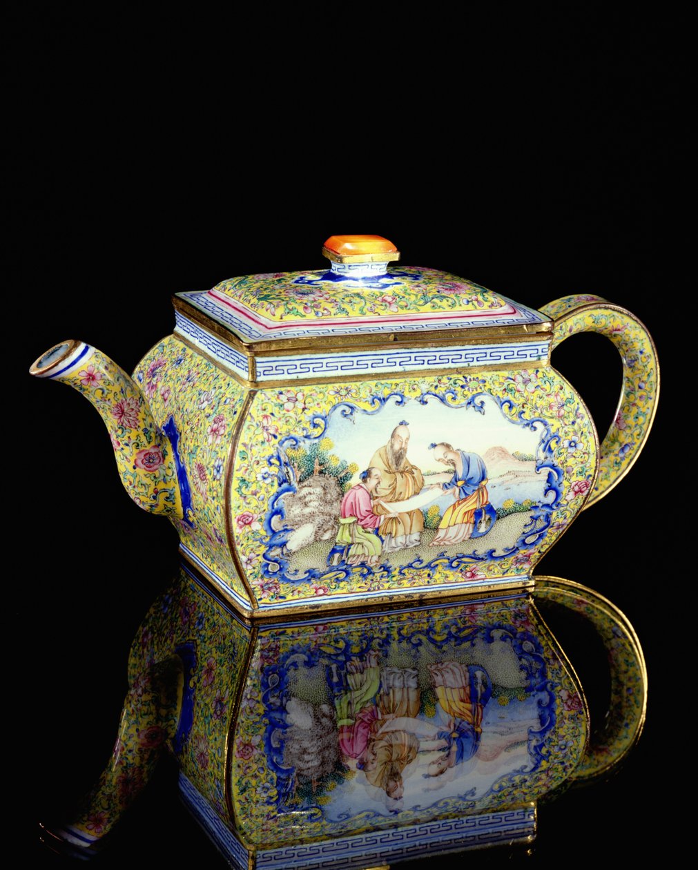 Czajnik zdobiony emalią, okres Qianlong, 1736-95 (ceramika) autorstwa Chinese School