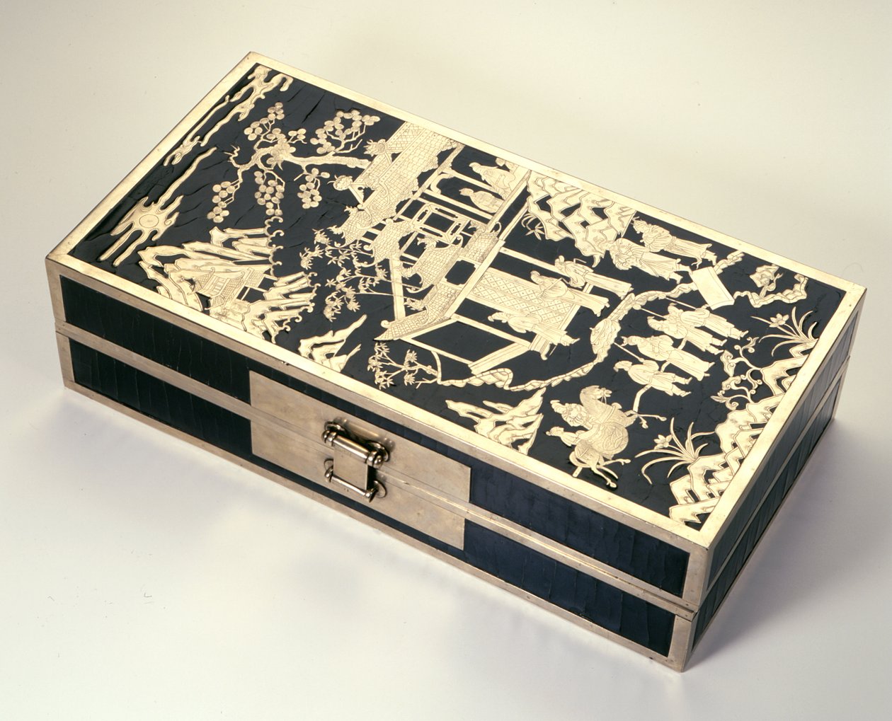 Pudełko na dokumenty lub ślub, z figurami w górskim krajobrazie, Wan Li, okres 1573-1619 (lakierowane drewno z inkrustacją z białego mosiądzu pai-tung) autorstwa Chinese School Chinese School