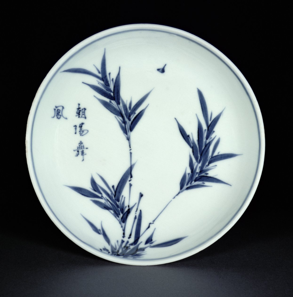 Niebiesko-biały spodek kosometsuke malowany bambusem i kaligrafią, znak i okres Tianqi, 1621-27 (porcelana) autorstwa Chinese School