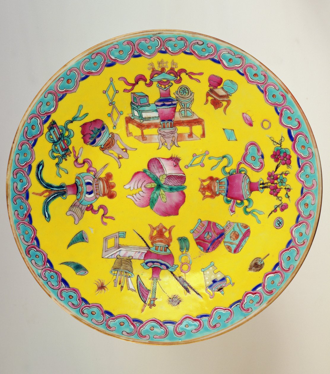 Talerz zdobiony, 1736-95 (ceramika) autorstwa Chinese School