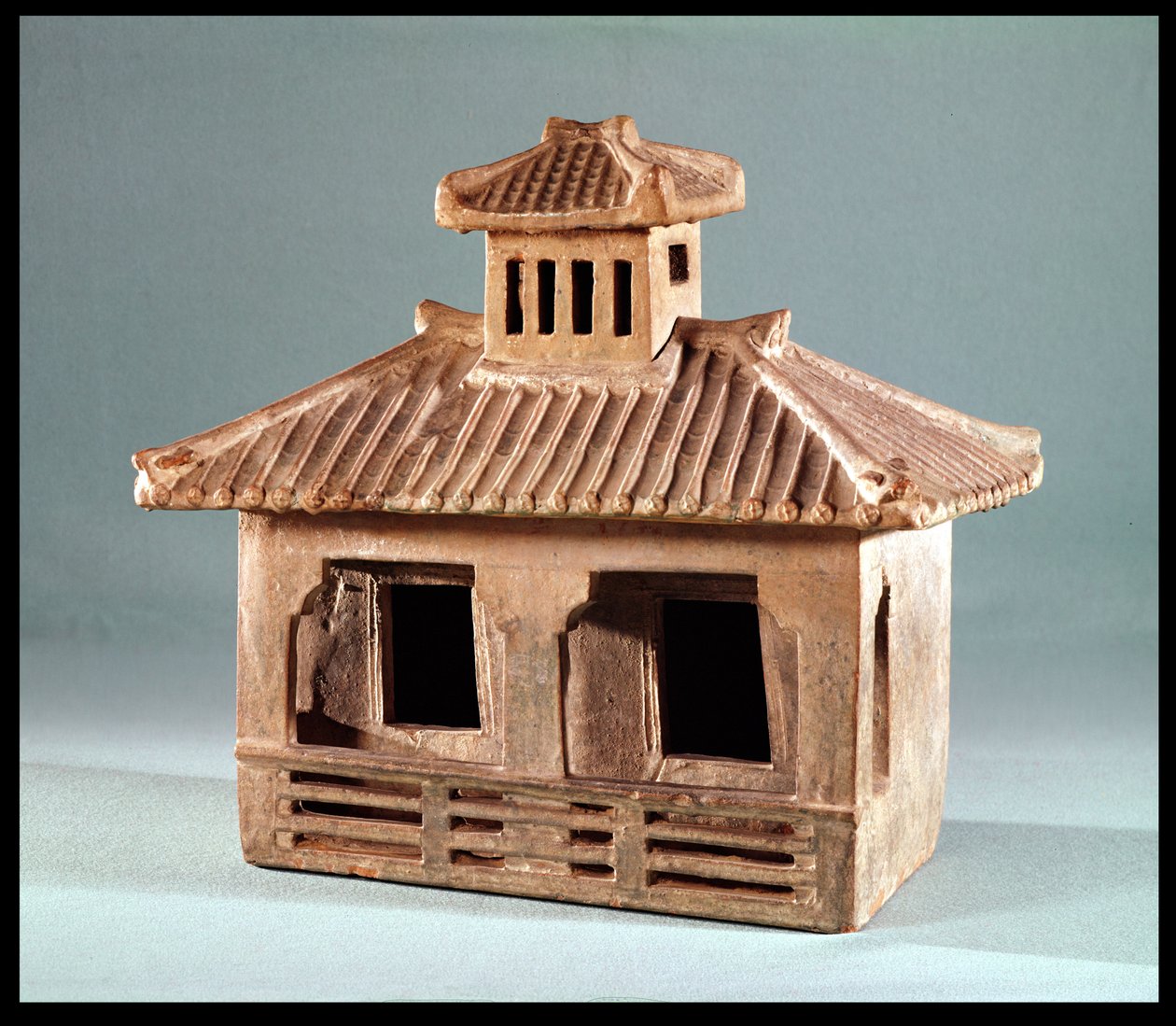 Model domu nagrobnego z dynastii Han (206 pne-AD 220) (terakota) autorstwa Chinese School