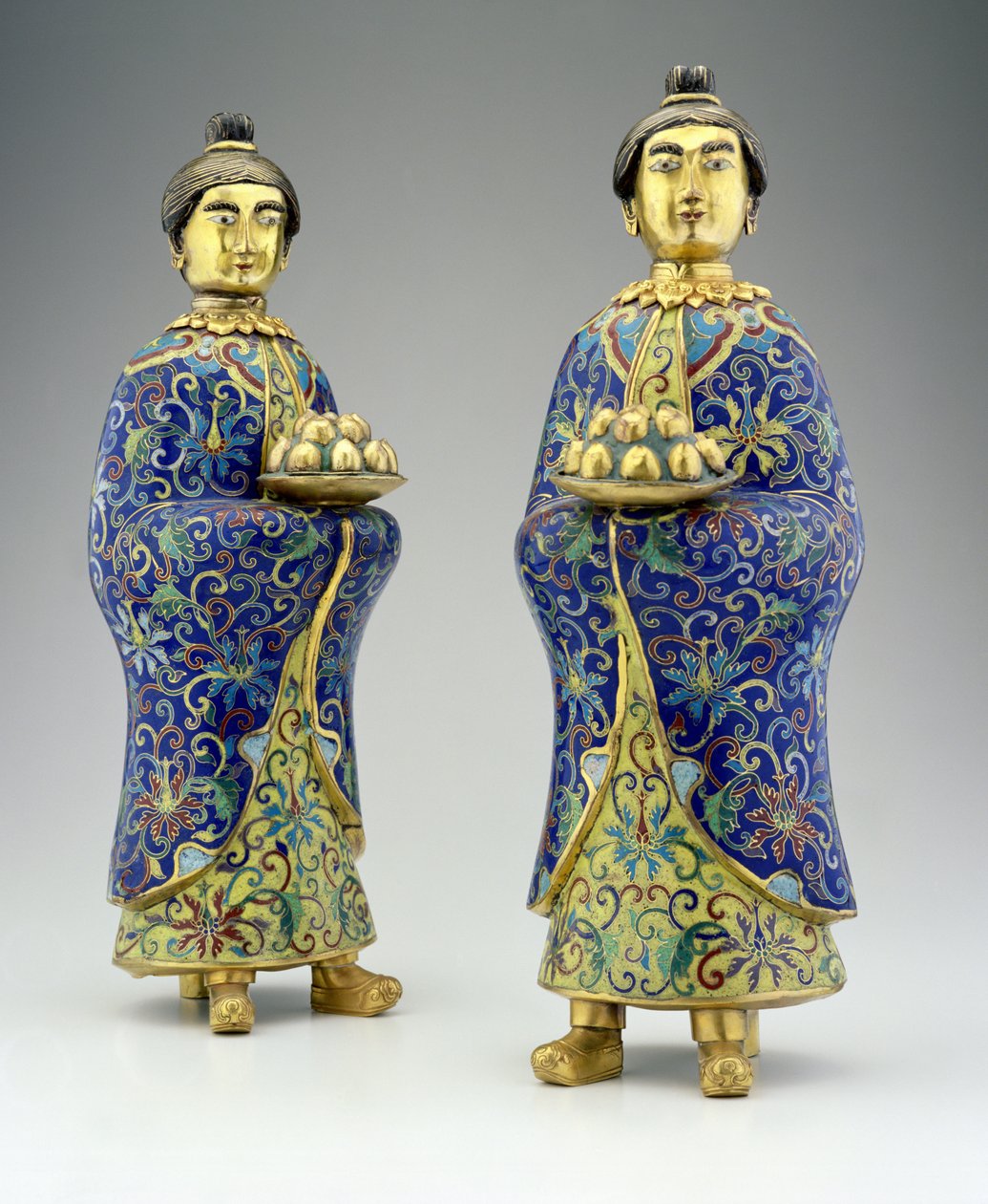 Para asystentek, okres Qianlong, 1736-95 (emalia cloisonne) autorstwa Chinese School