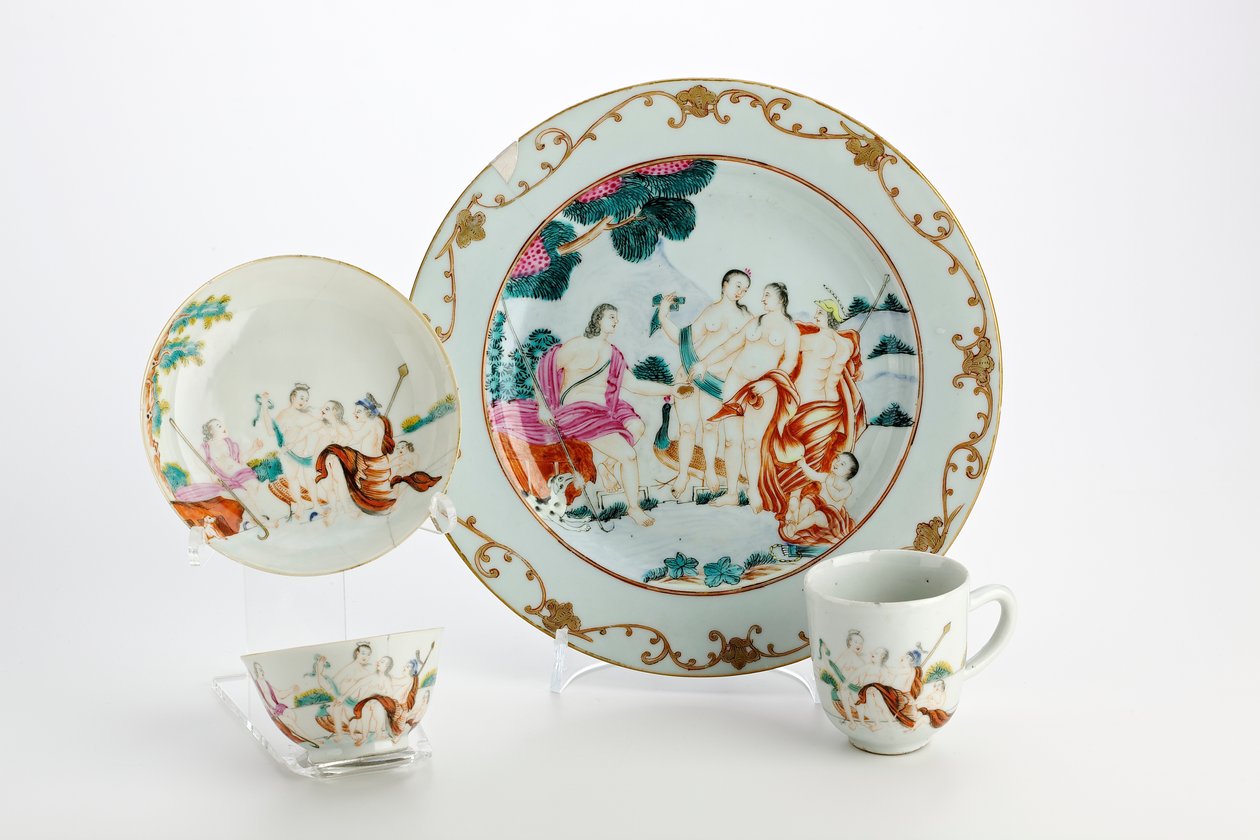 Talerz, miseczka do herbaty, filiżanka do kawy i spodek ozdobione przedstawieniami Sądu Paryskiego (porcelana) autorstwa Chinese School