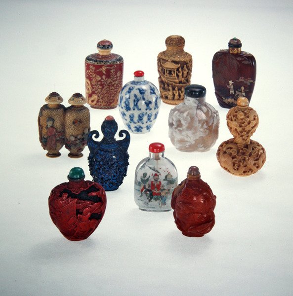 Butelki na tabakę autorstwa Ching Period Chinese School
