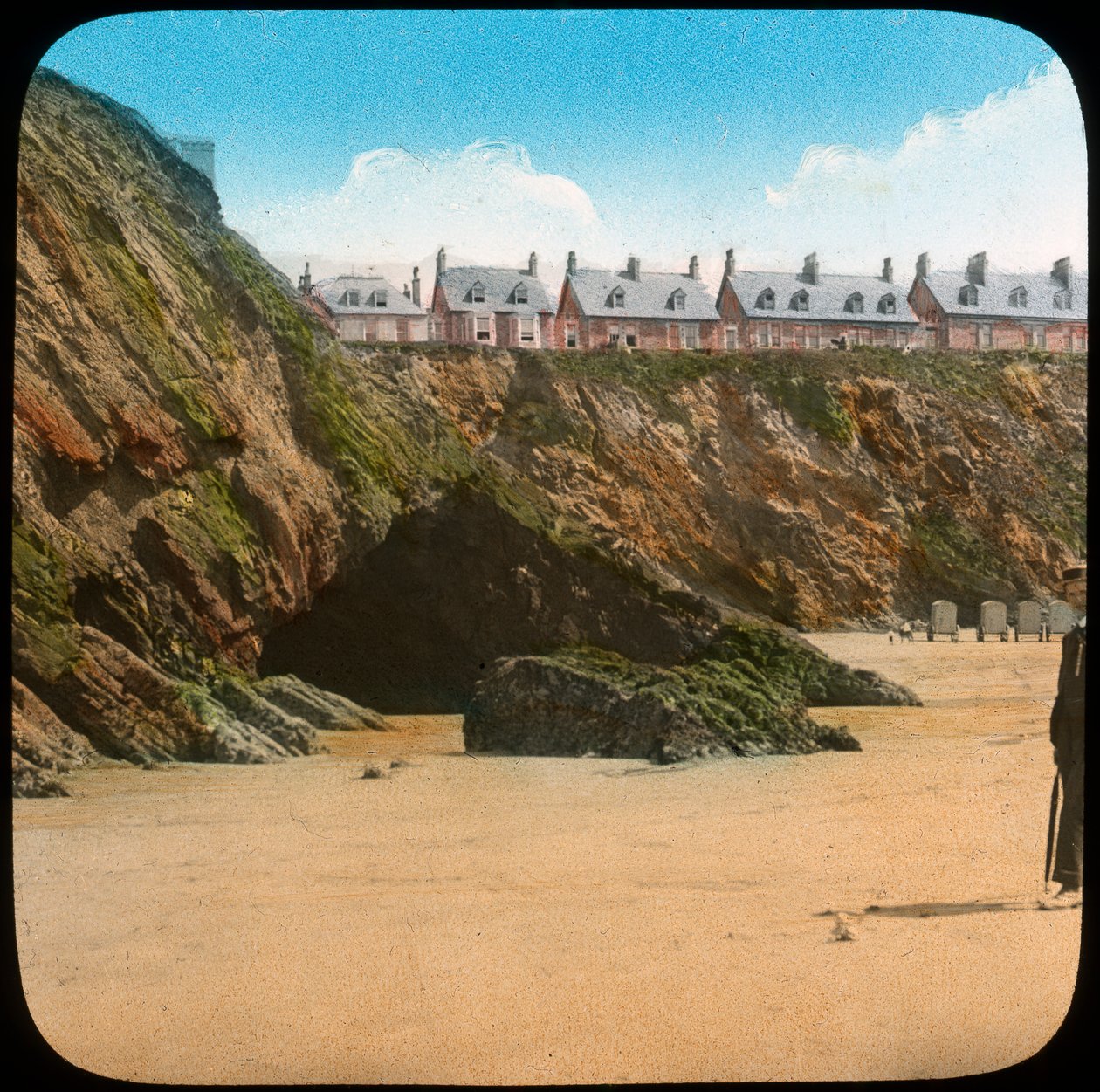 Plaża i klify, Newquay, Kornwalia, koniec XIX lub początek XX wieku autorstwa Church Army Lantern Department
