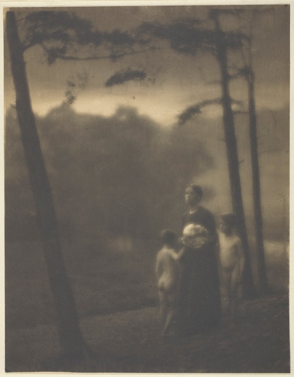 Wieczór — mama i chłopcy autorstwa Clarence H. White