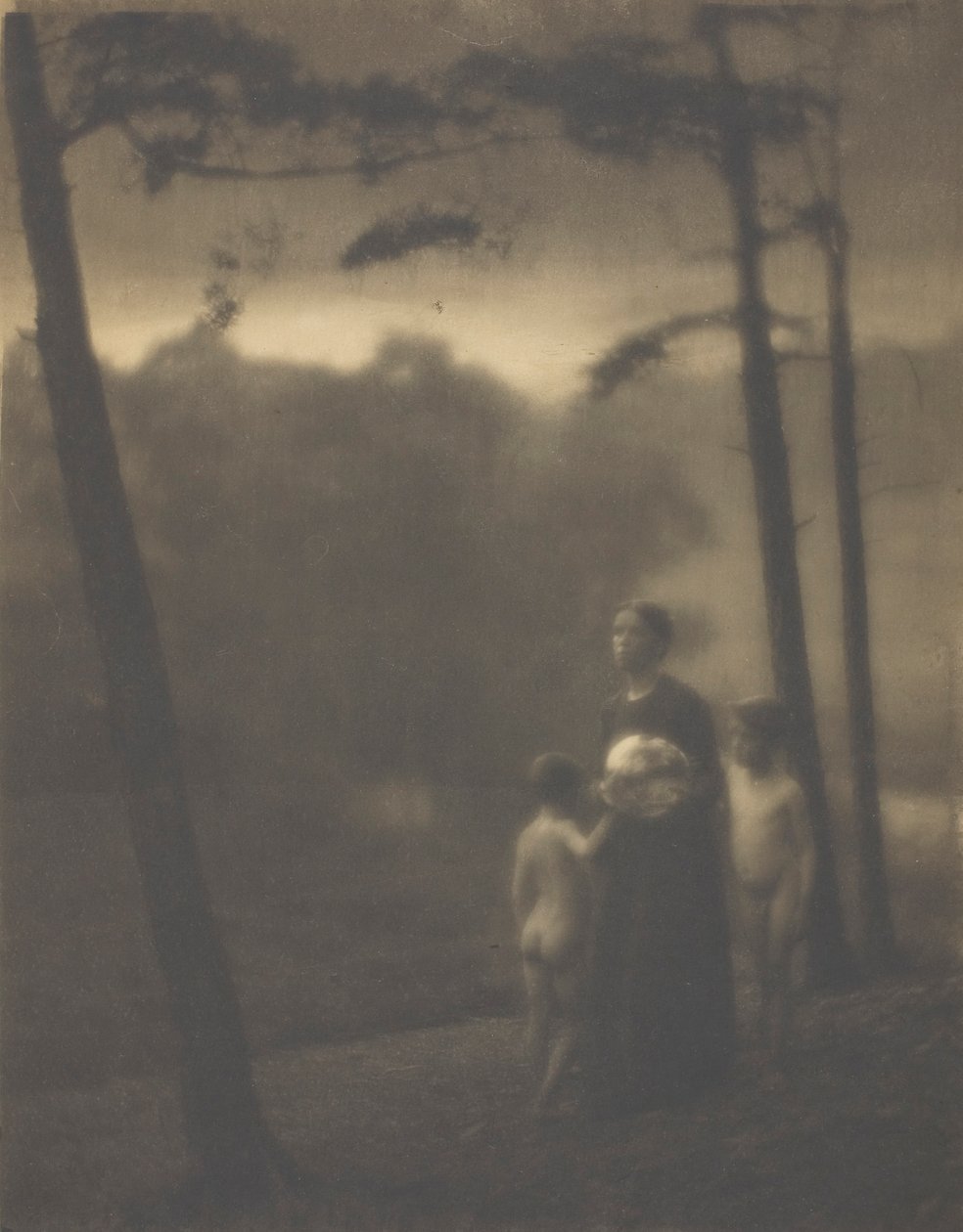 Wieczór — mama i chłopcy, 1905. autorstwa Clarence H White
