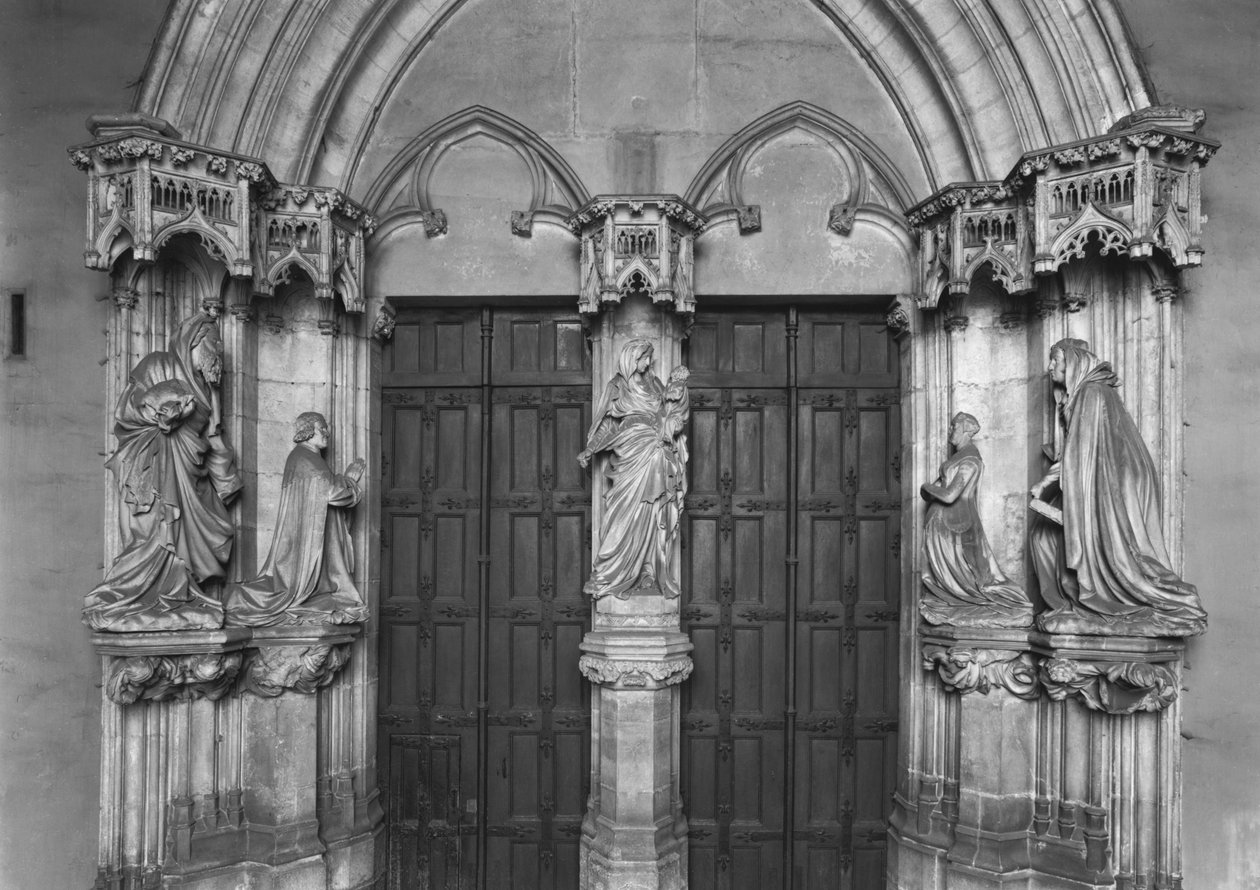 Portal z trumeau przedstawiającym Matkę Boską z Dzieciątkiem, Filipa Śmiałego i św. Jana Chrzciciela, Małgorzatę III hrabinę Flandrii i św. autorstwa Claus and Malouel, Jean Sluter