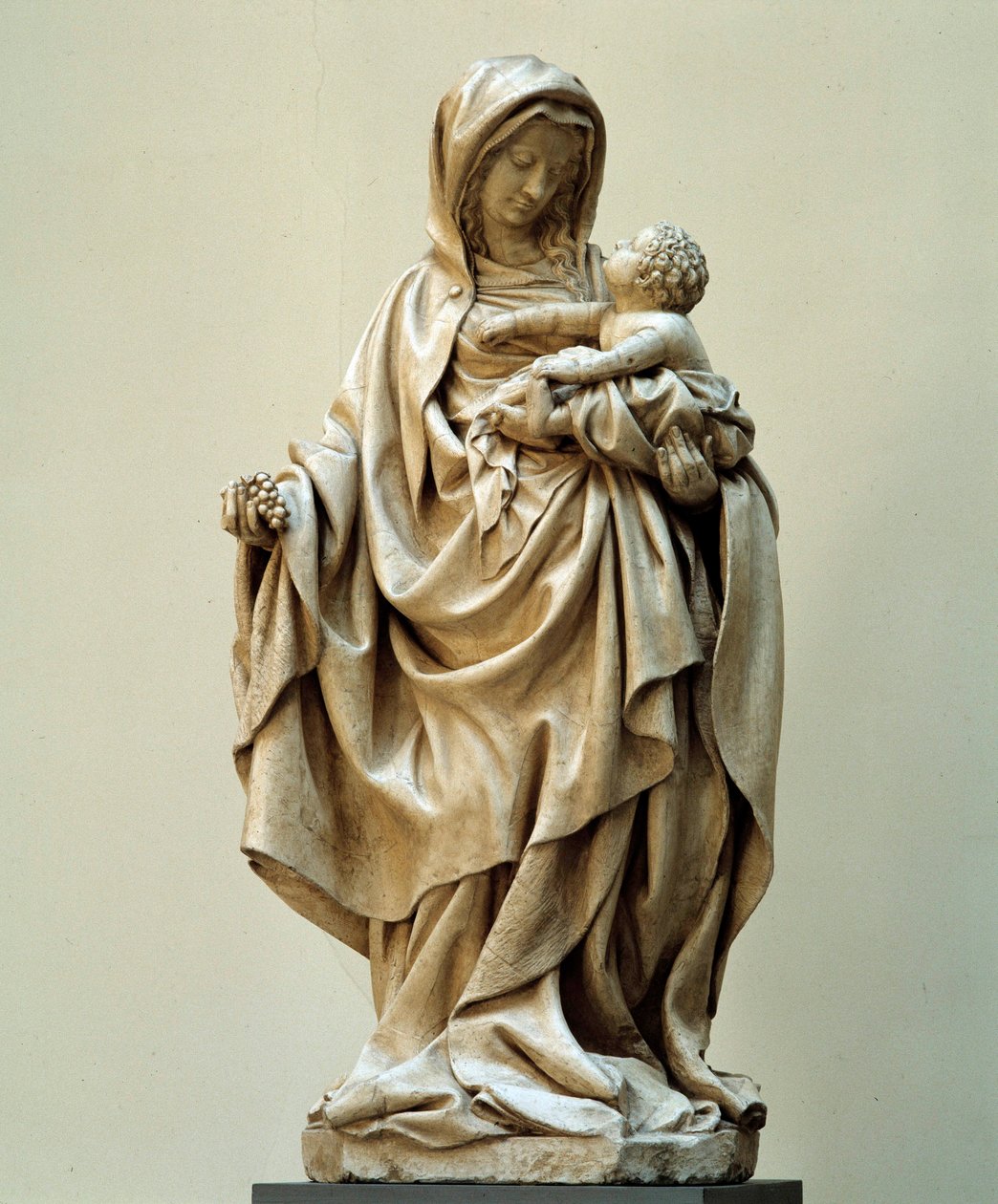 Dziewica z winogronami przypisywana Clausowi de Werve (1380-1439) ze Szkoły Mikołaja Slutera. XV wiek. Kościół Auxonne (Cote d