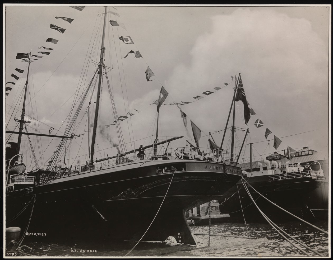 SS „Umbria” w doku, ok. 1897 (zdjęcie czarno-białe) autorstwa Company Byron