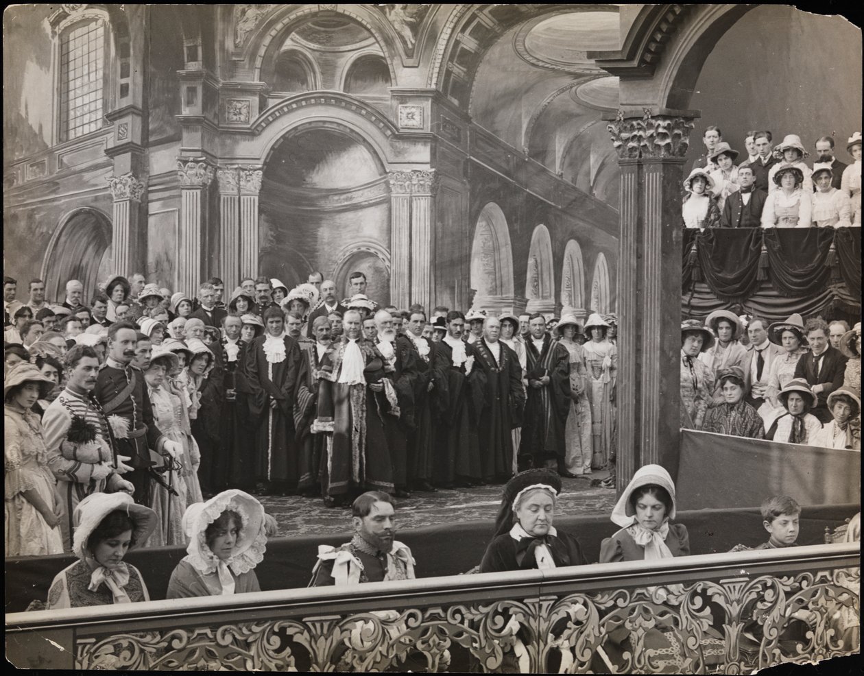 Kadr z filmu „Sześćdziesiąt lat królowa”, ok. 1914 (zdjęcie czarno-białe) autorstwa Company Byron