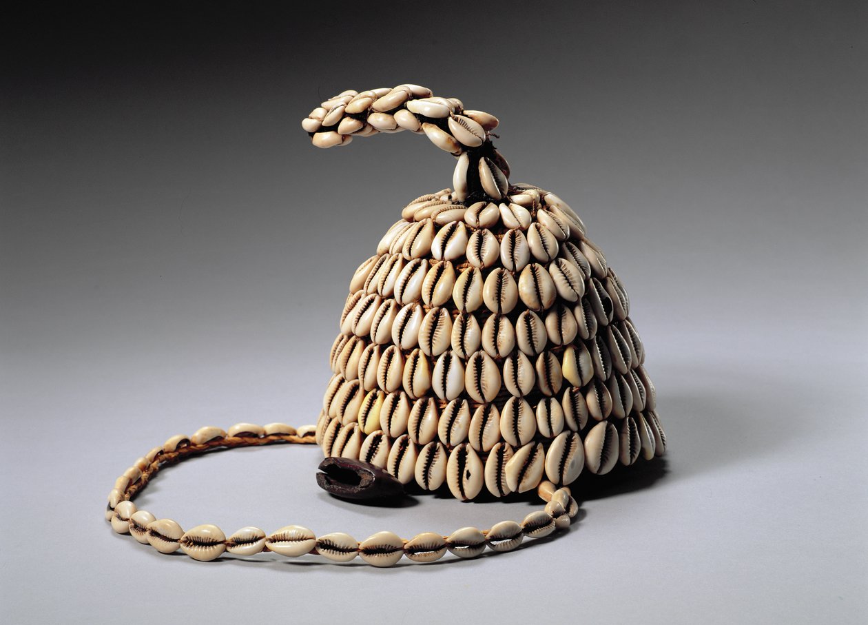 Kapelusz (muszle i kość) (patrz także 181647) autorstwa Congolese