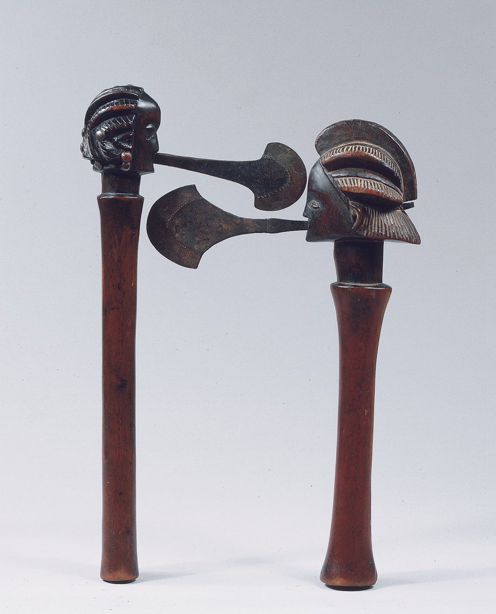 Topory Luba Shankadi (drewno i metal) autorstwa Congolese Congolese