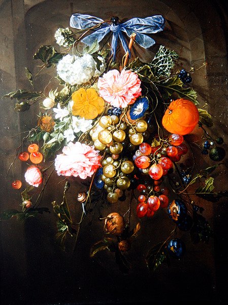 Martwa natura z kwiatów i owoców przewiązana niebieską kokardką autorstwa Cornelis de Heem