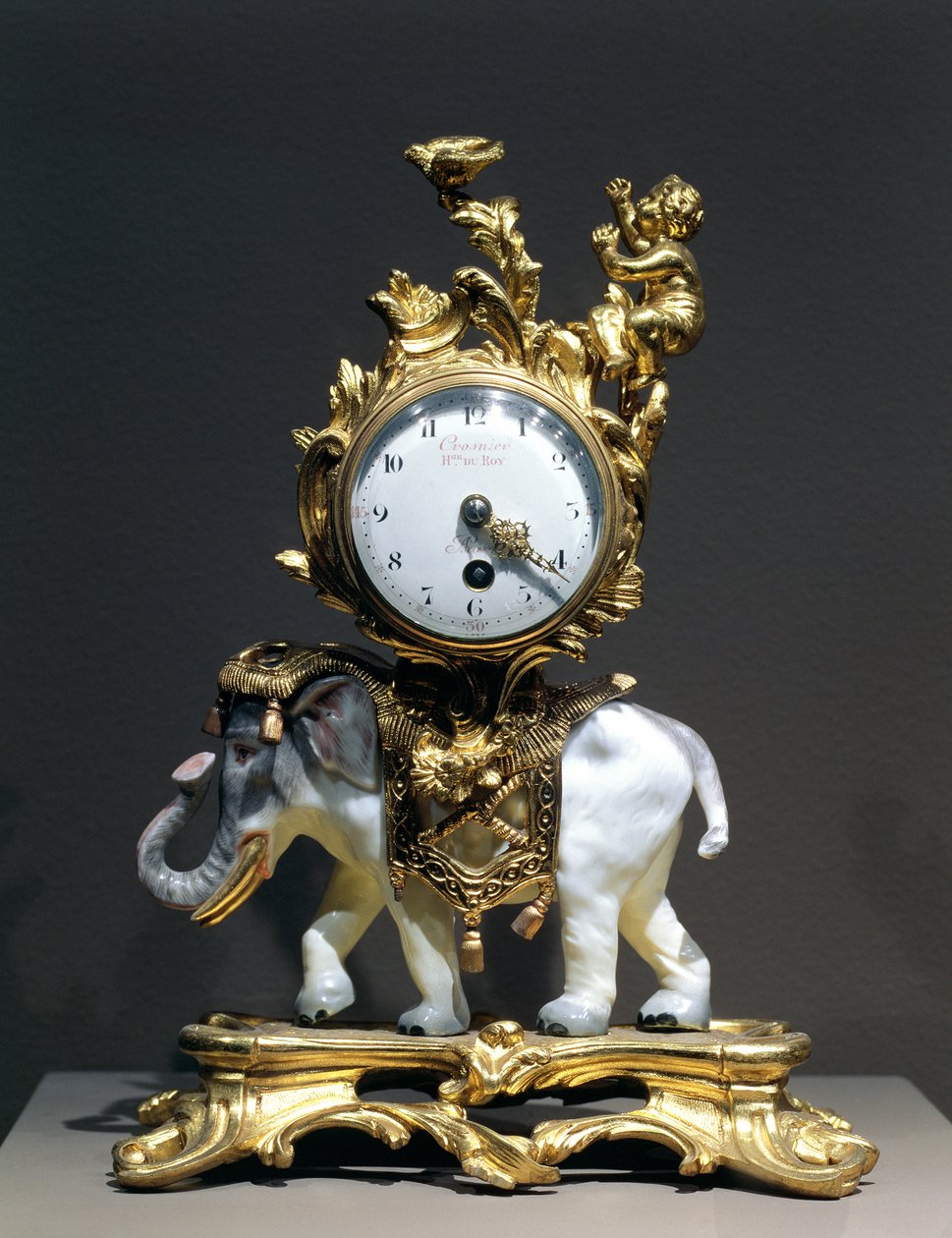 Zegar na biurko (złocony brąz, porcelana, emalia i szkło) autorstwa Crosnier du Roy