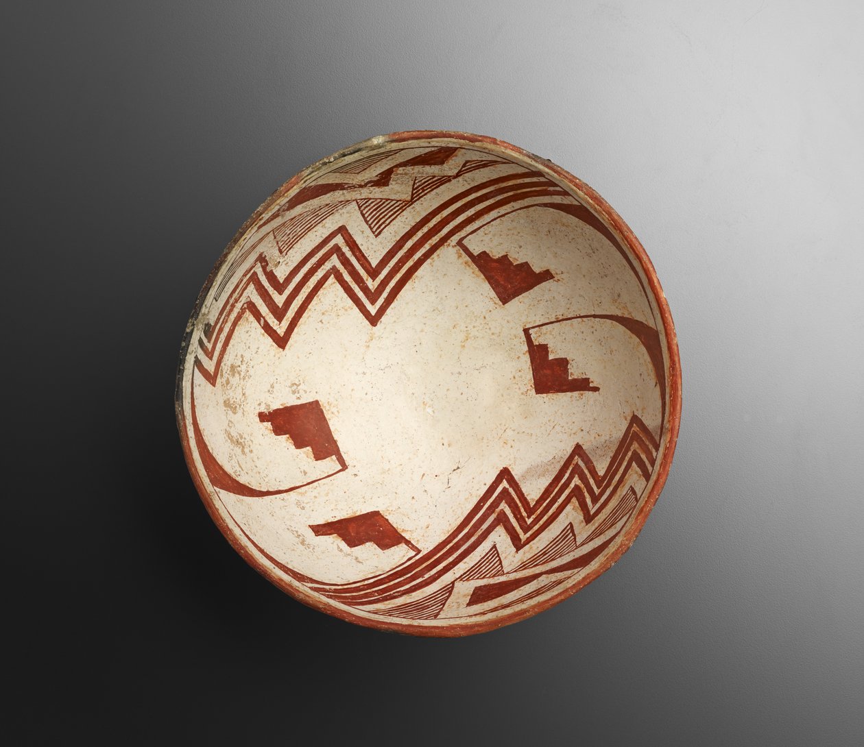 Miska z geometrycznymi wzorami, 900-1100 (ceramiczna z malowaniem poślizgowym) autorstwa Culture Mimbres