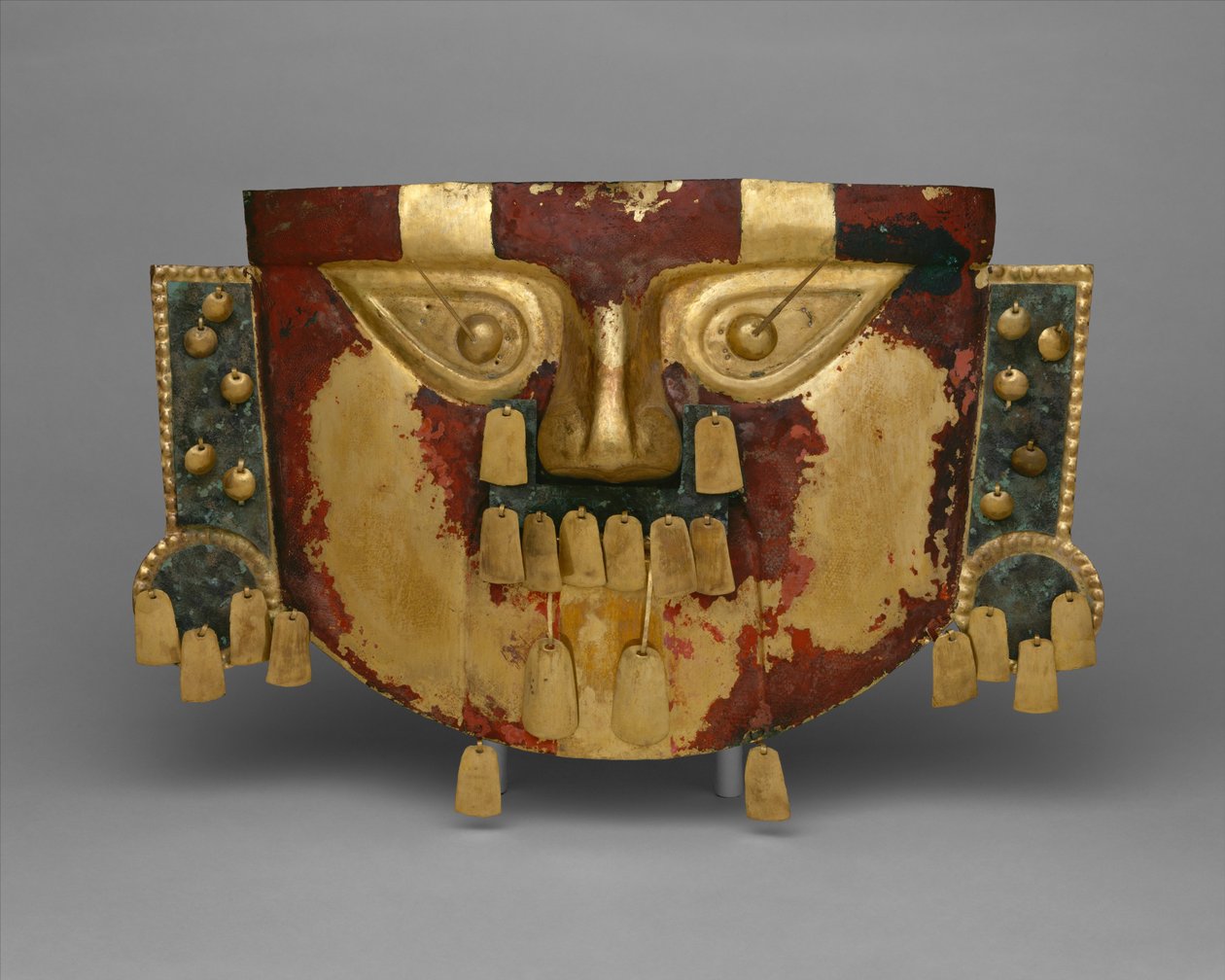 Peruwiańska Maska Pogrzebowa, 900-1100 AD (złoto, srebrno-miedziane nakładki, cynober) autorstwa Culture Sicán