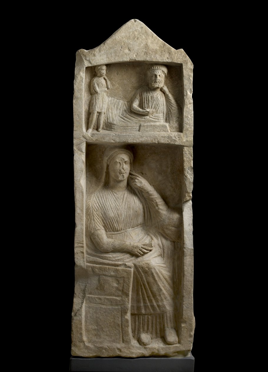 Stela z wapienia, płaskorzeźba brodatego bankiera z chłopcem i siedzącą kobietą, ok. 325-30 pne (wapień) autorstwa Cypriot