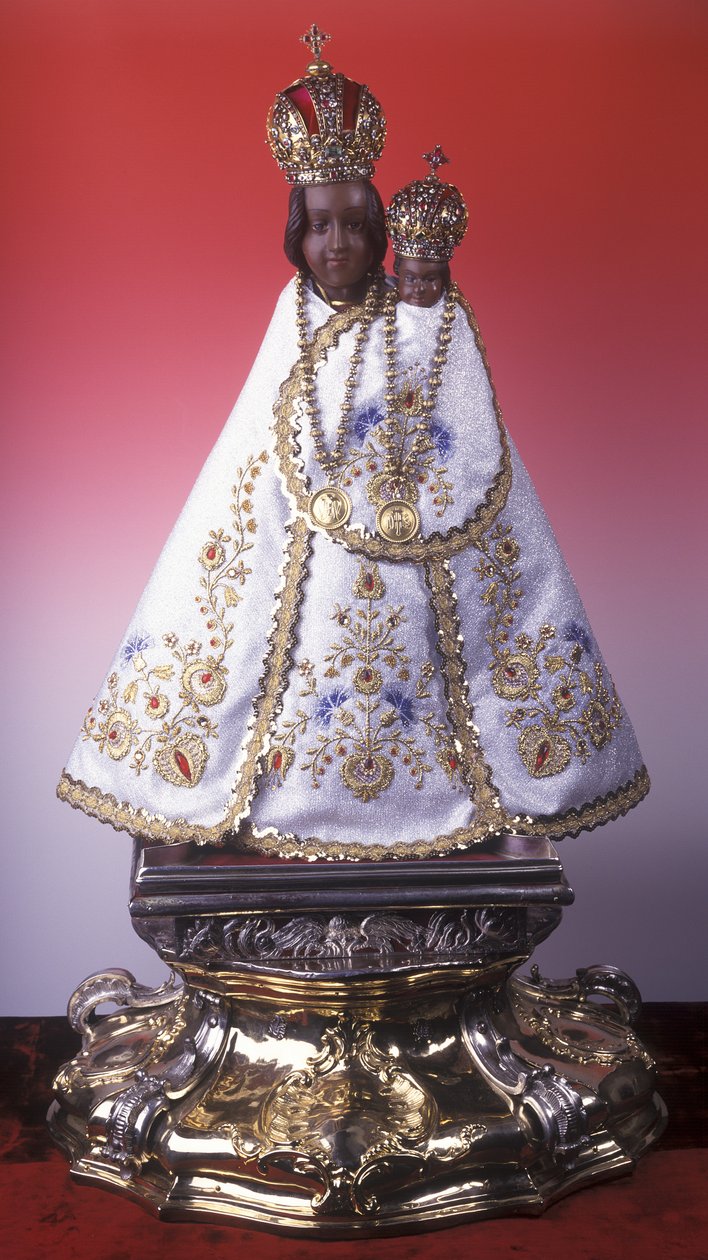 Statuetka Matki Boskiej Świętogórskiej (drewno, metal i tkanina) autorstwa Czech School