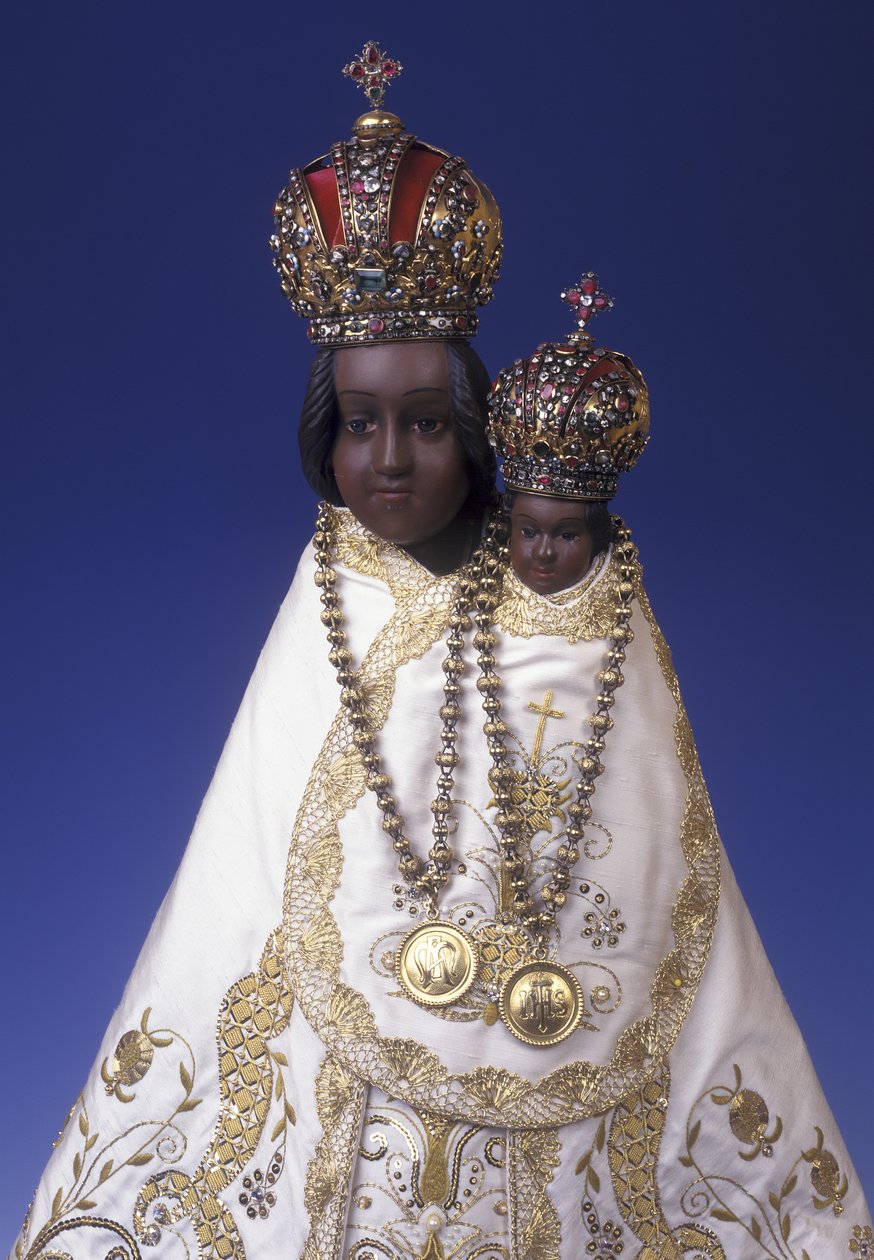 Statuetka Matki Boskiej Świętogórskiej (drewno, metal i tkanina) autorstwa Czech School