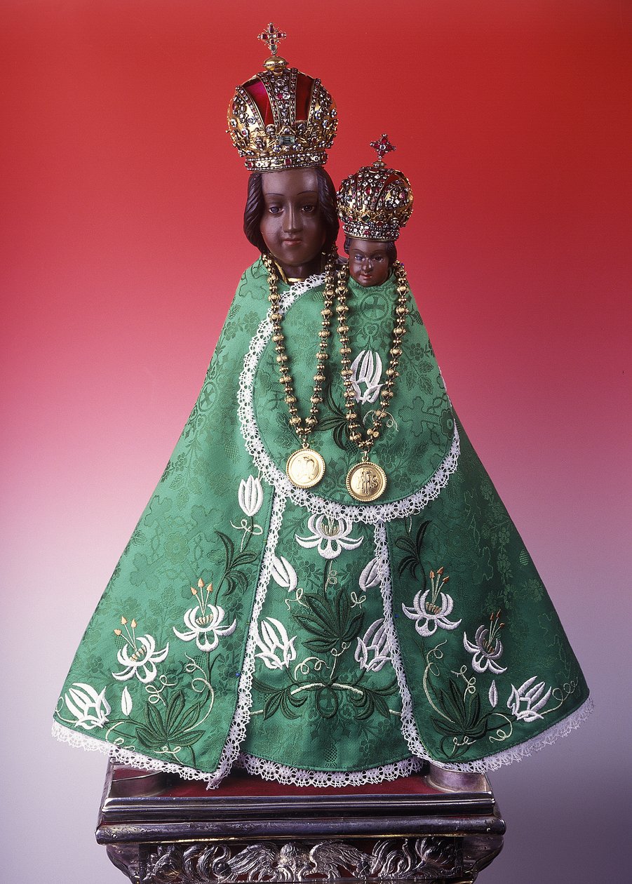 Statuetka Matki Boskiej Świętogórskiej (drewno, metal i tkanina) autorstwa Czech School