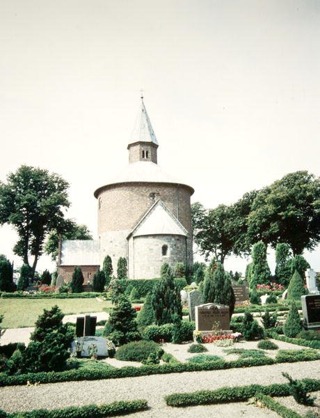 Kościół Bjernede, zbudowany 1125-75 autorstwa Danish School