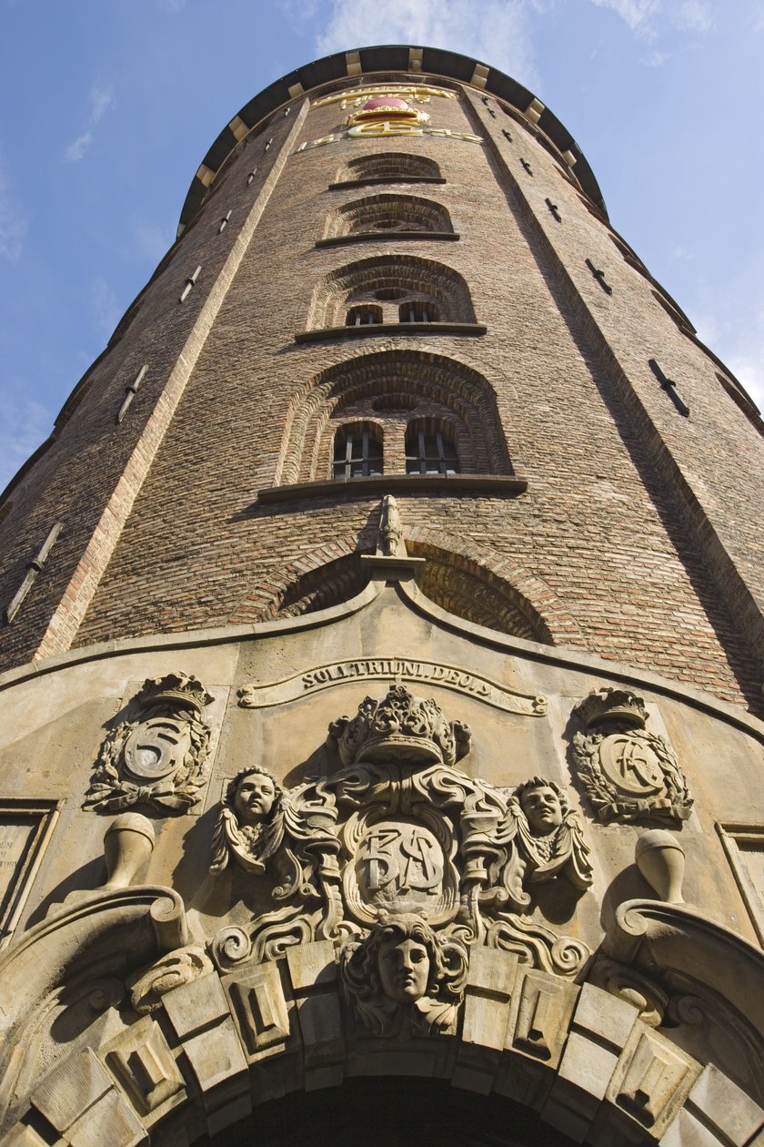 Widok zewnętrzny wieży, ukończony 1643 autorstwa Danish School