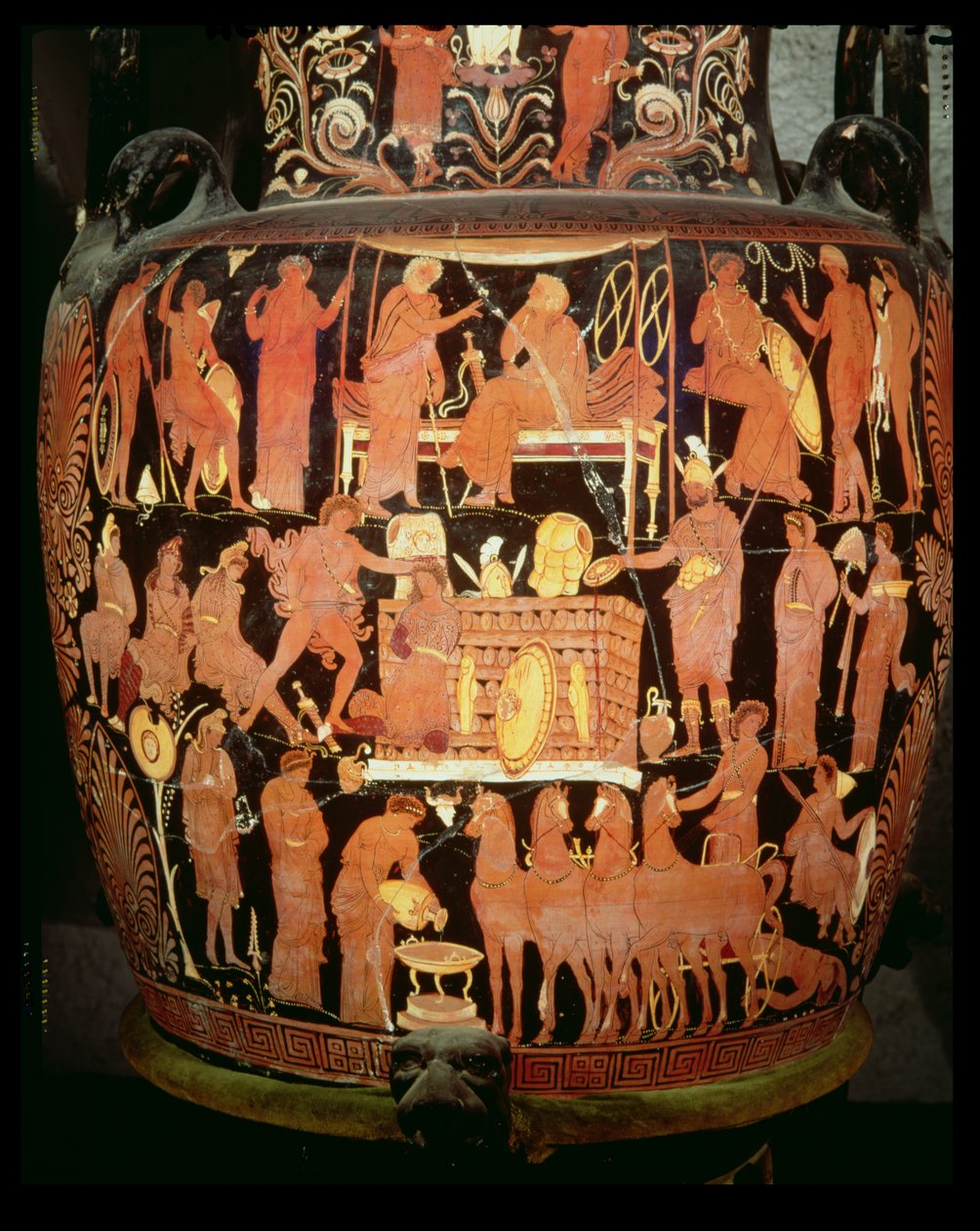 Apulijski krater wolutowy z czerwoną figurą, szczegół poświęcenia więźniów trojańskich przez Achillesa na pogrzebie ceramiki Patroklus patrz także 174669 autorstwa Darius Painter