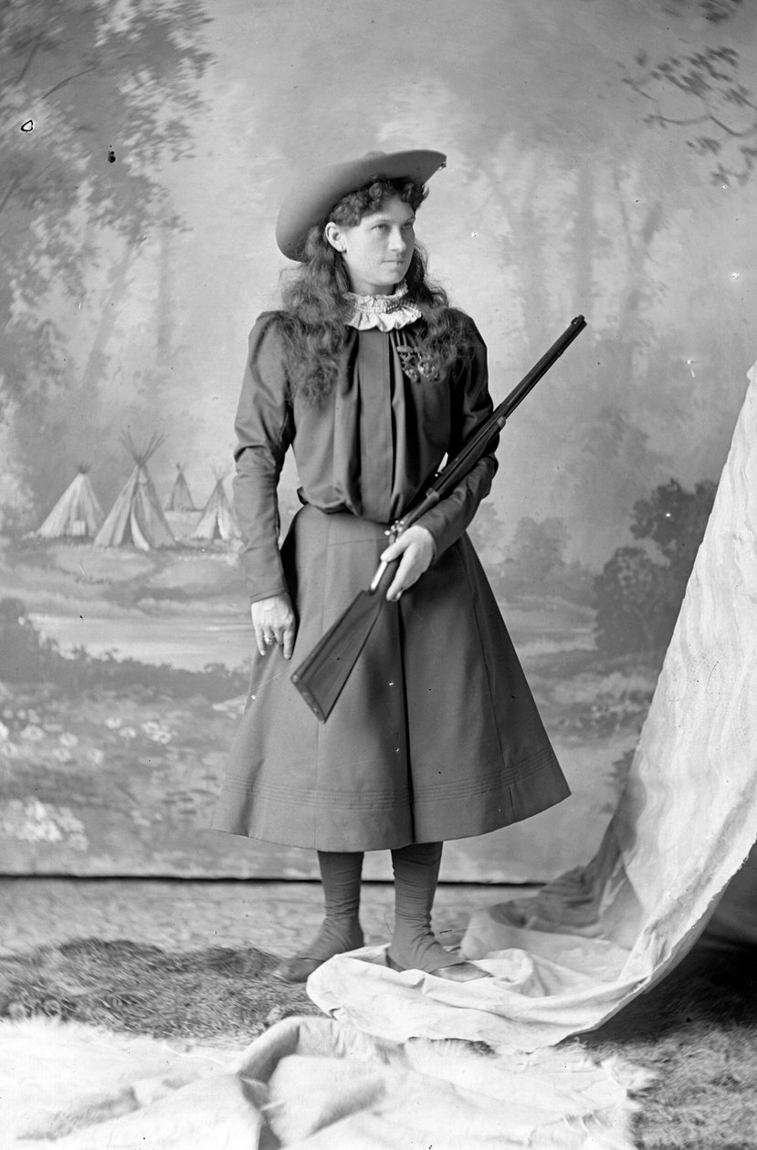Annie Oakley, ok. 1897-1926 autorstwa David Frances Barry