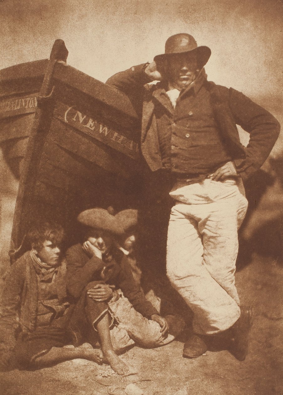 James Linton and Three Boys, Newhaven, 184347, wydrukowany ok. 1916. Twórcy: David Octavius Hill, Robert Adamson, Hill & Adamson. autorstwa Hill and Adamson