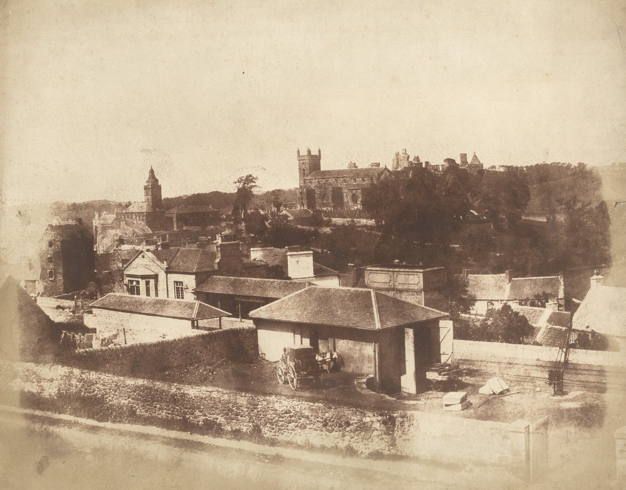 Linlithgow ze stacji kolejowej, z ratuszem, kościołem św. Michała i pałacem, 1843-1847 (zdjęcie) autorstwa David Octavius Hill