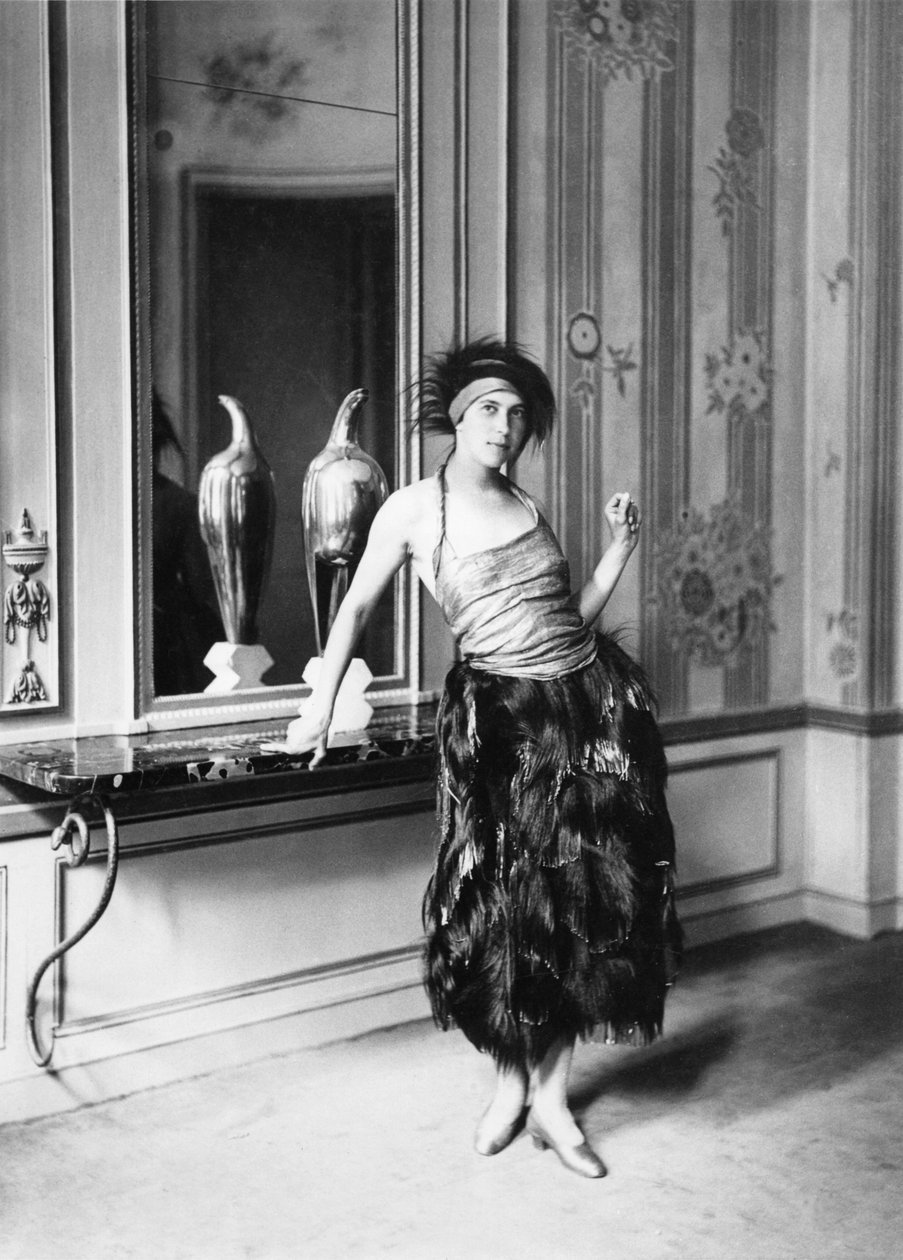 Madame Poiret w sukni Paula Poireta (1879-1944) 1919 (bw photo) autorstwa Delphi Studio