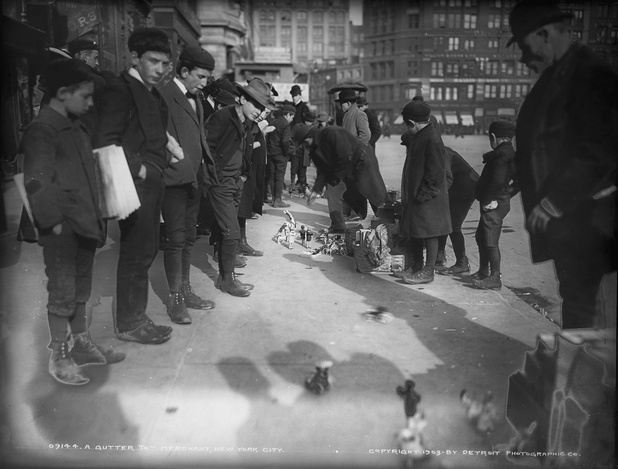 Sprzedawca zabawek z rynsztoków, Nowy Jork, 1903 r. autorstwa Detroit Publishing Co.