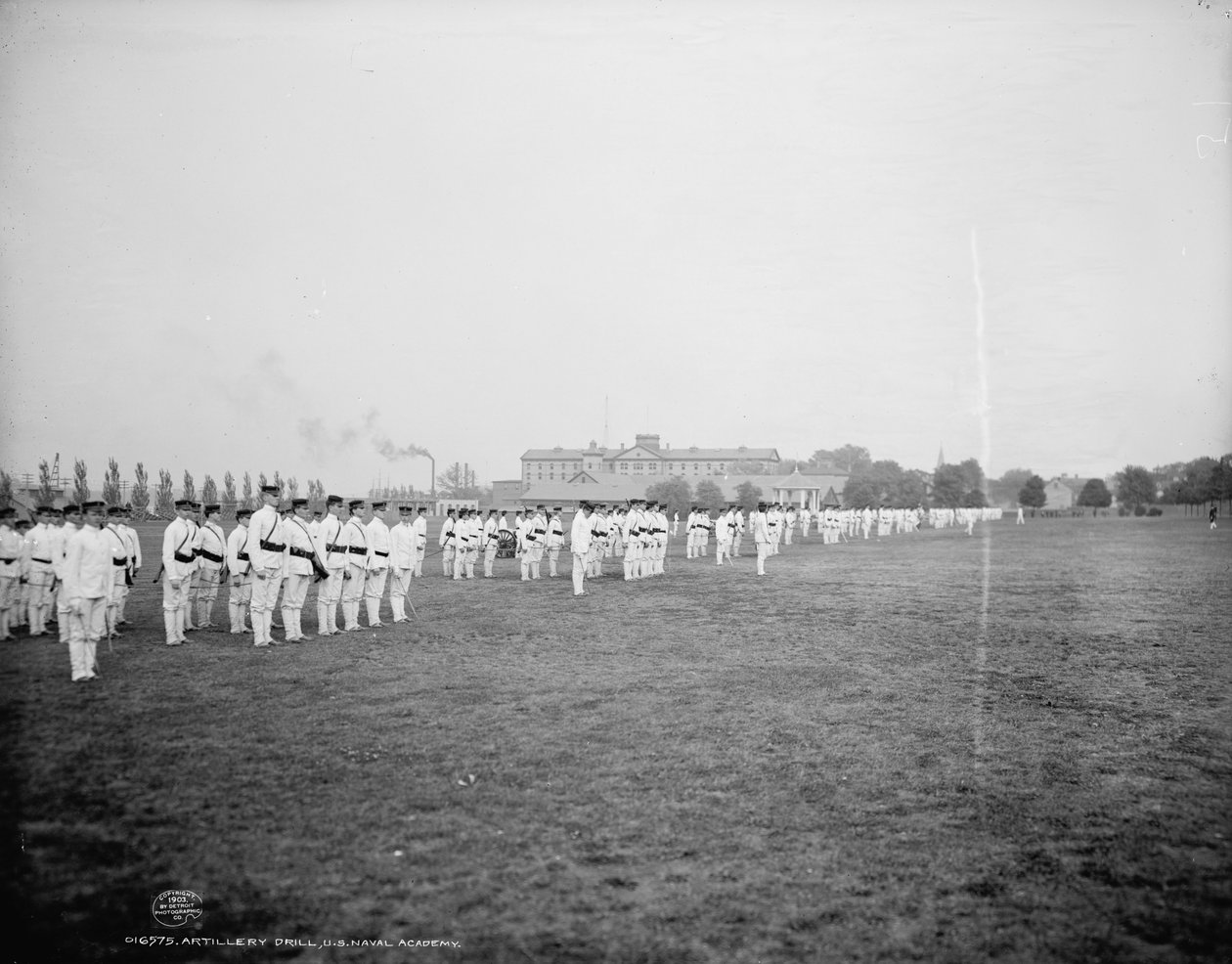 Ćwiczenie artyleryjskie, Akademia Marynarki Wojennej Stanów Zjednoczonych, Annapolis, Maryland, ok. 1903 r. autorstwa Detroit Publishing Co.