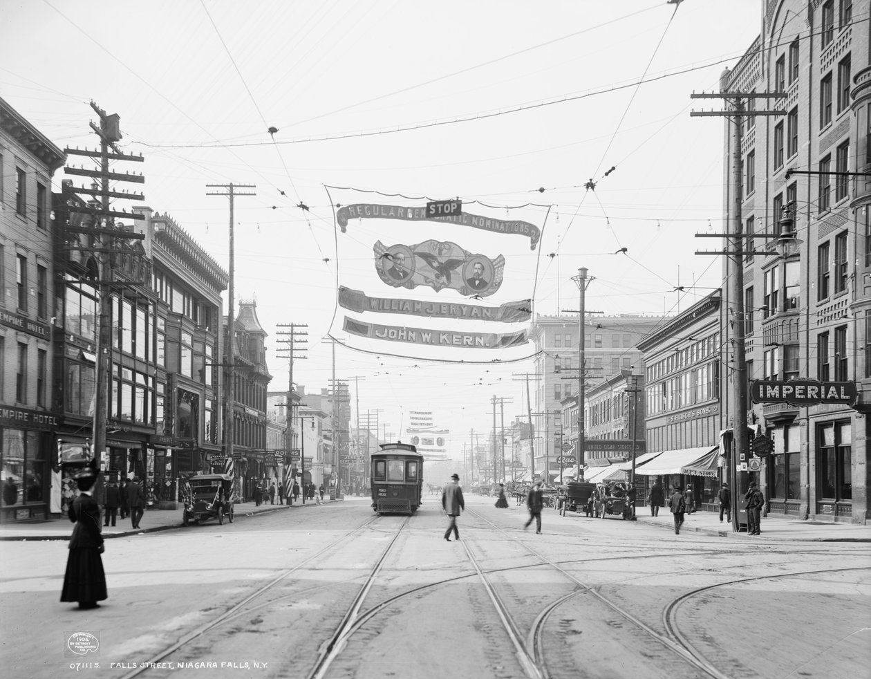 Falls Street, Wodospad Niagara, Nowy Jork, ok. 1908 r. autorstwa Detroit Publishing Co.