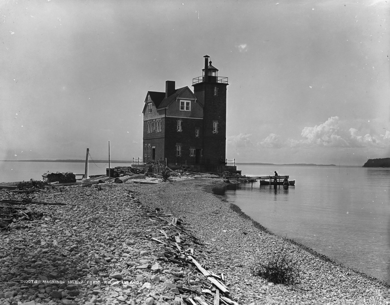 Wyspa Mackinac z Okrągłej Wyspy, ok. 1899 autorstwa Detroit Publishing Co.