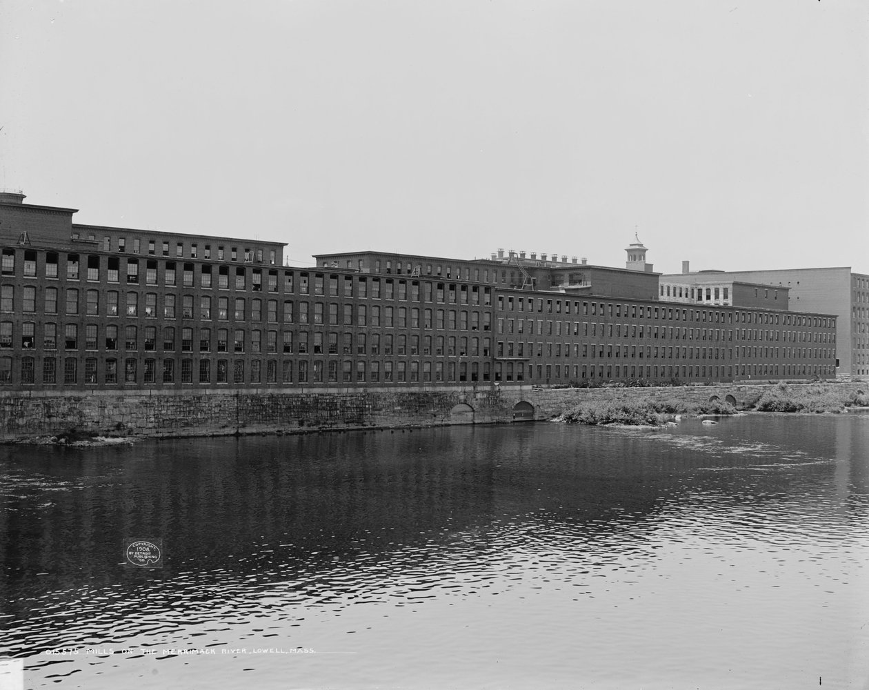 Młyny na rzece Merrimack, Lowell, Massachusetts, c.1908 autorstwa Detroit Publishing Co.